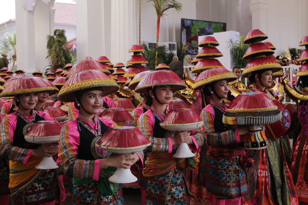 Panggung Budaya di Istana: Tari Tradisional Kolosal Pukau Tamu Negara dalam Peringatan Hari Pendidikan