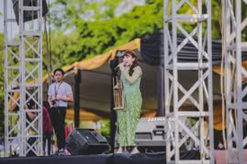 Semarak Hardiknas: Ribuan Pelajar Pecahkan Rekor MURI Bermain Angklung Serentak di Monas